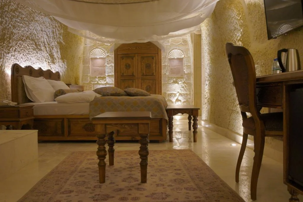 Fairyland Cave Hotel