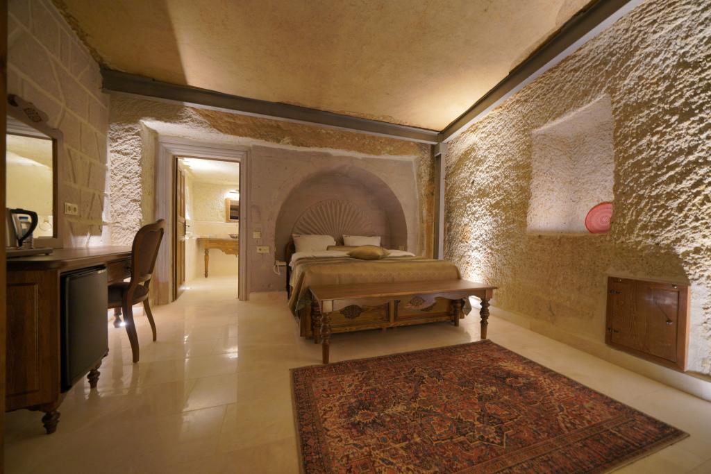 Fairyland Cave Hotel