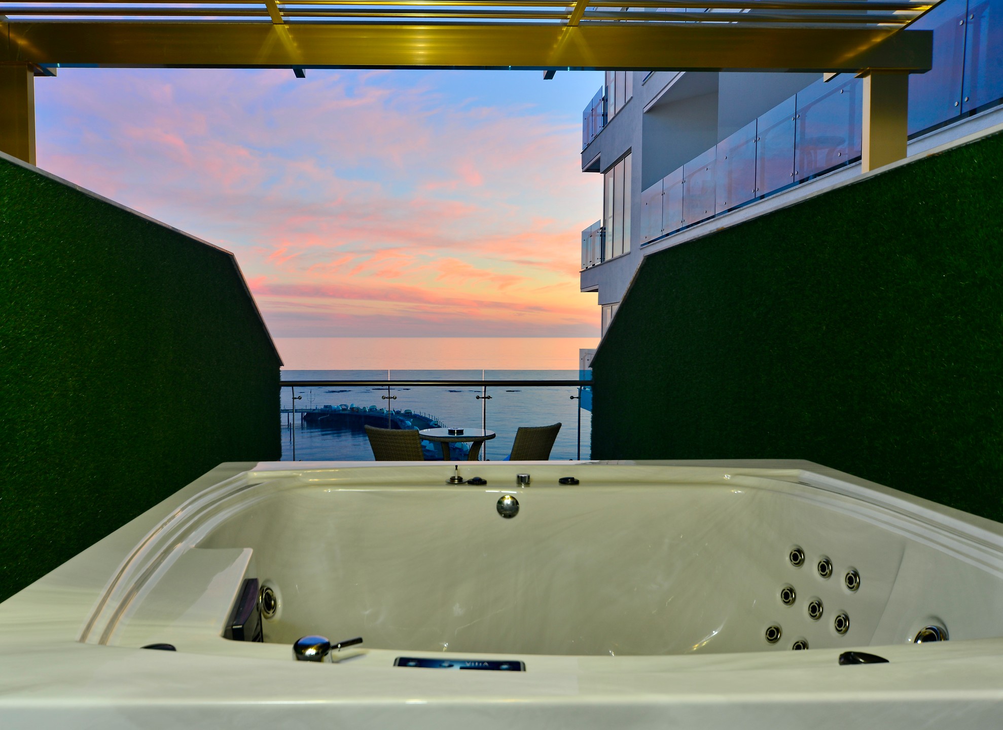 Azura Deluxe Resort & Spa